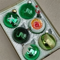 grønne spejlkugle kugler med sne dekoration snoet guld gamle glas julekugler julepynt 